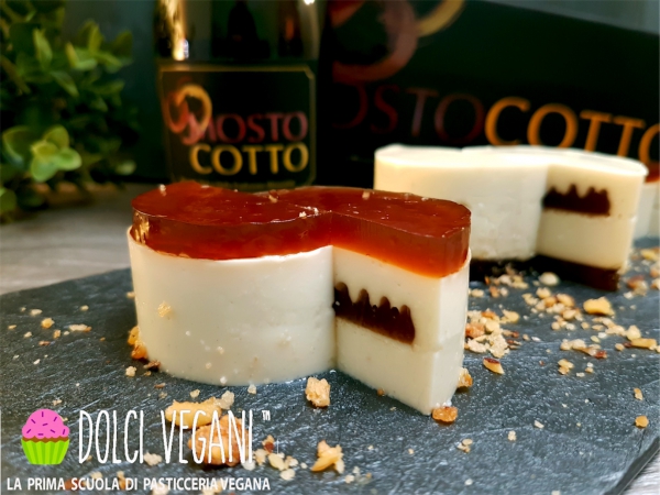 PANNA COTTA ALLA MANDORLA CON GELEE DI MOSTO COTTO